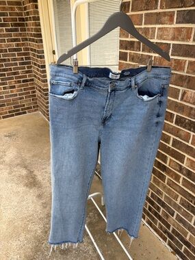 kenzie Light Blue Cropped Frayed-Hem Jeans